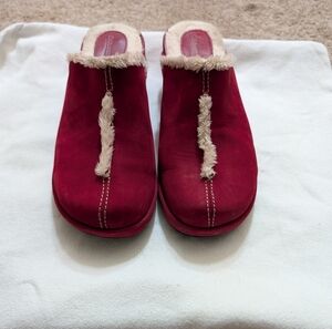 Coldwater Creek Women's Red Suede Fleece Lined Clogs Size 8